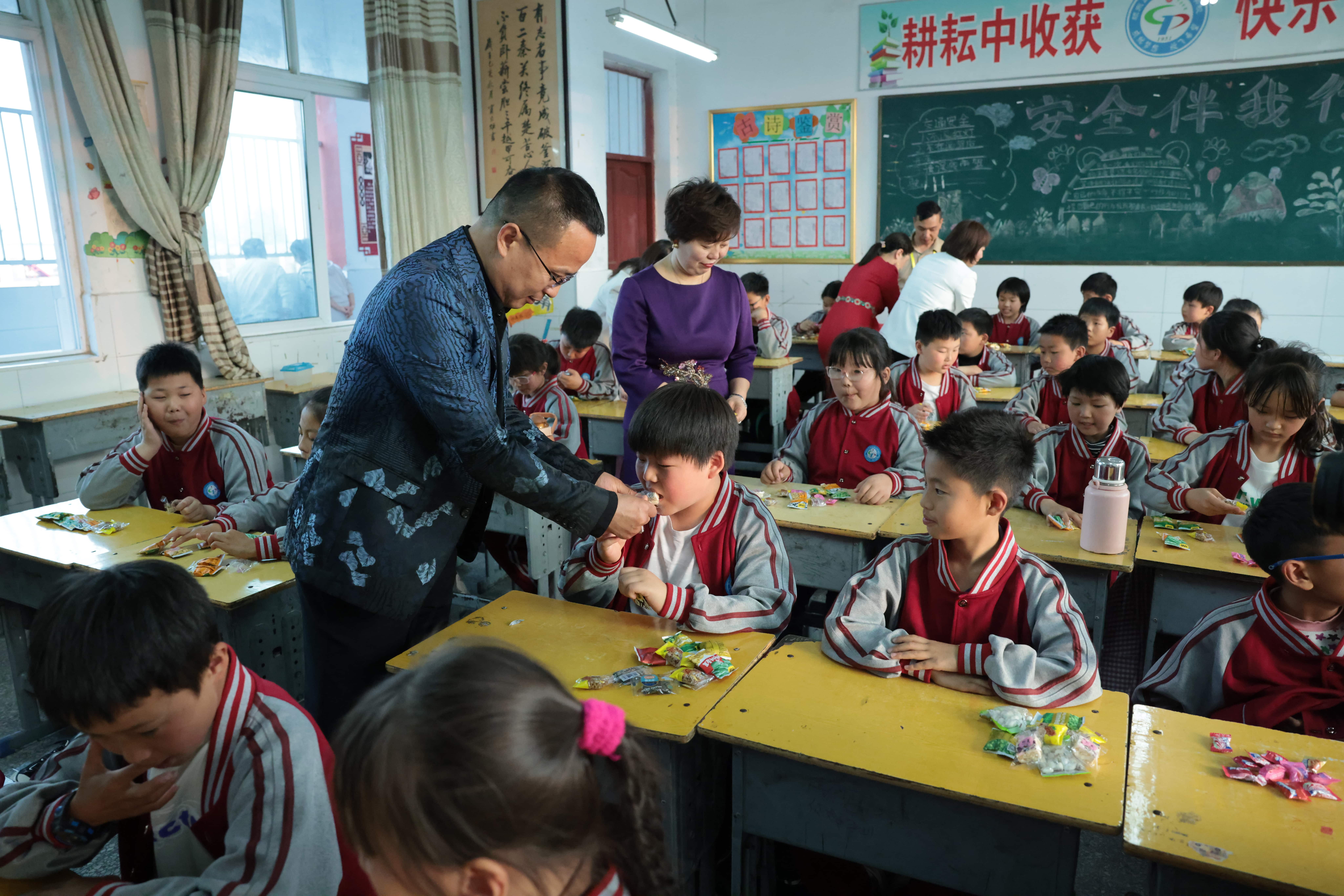 在爱意的“双向奔赴”中丨第249所多宝在线平台（中国）官网公益学校揭牌