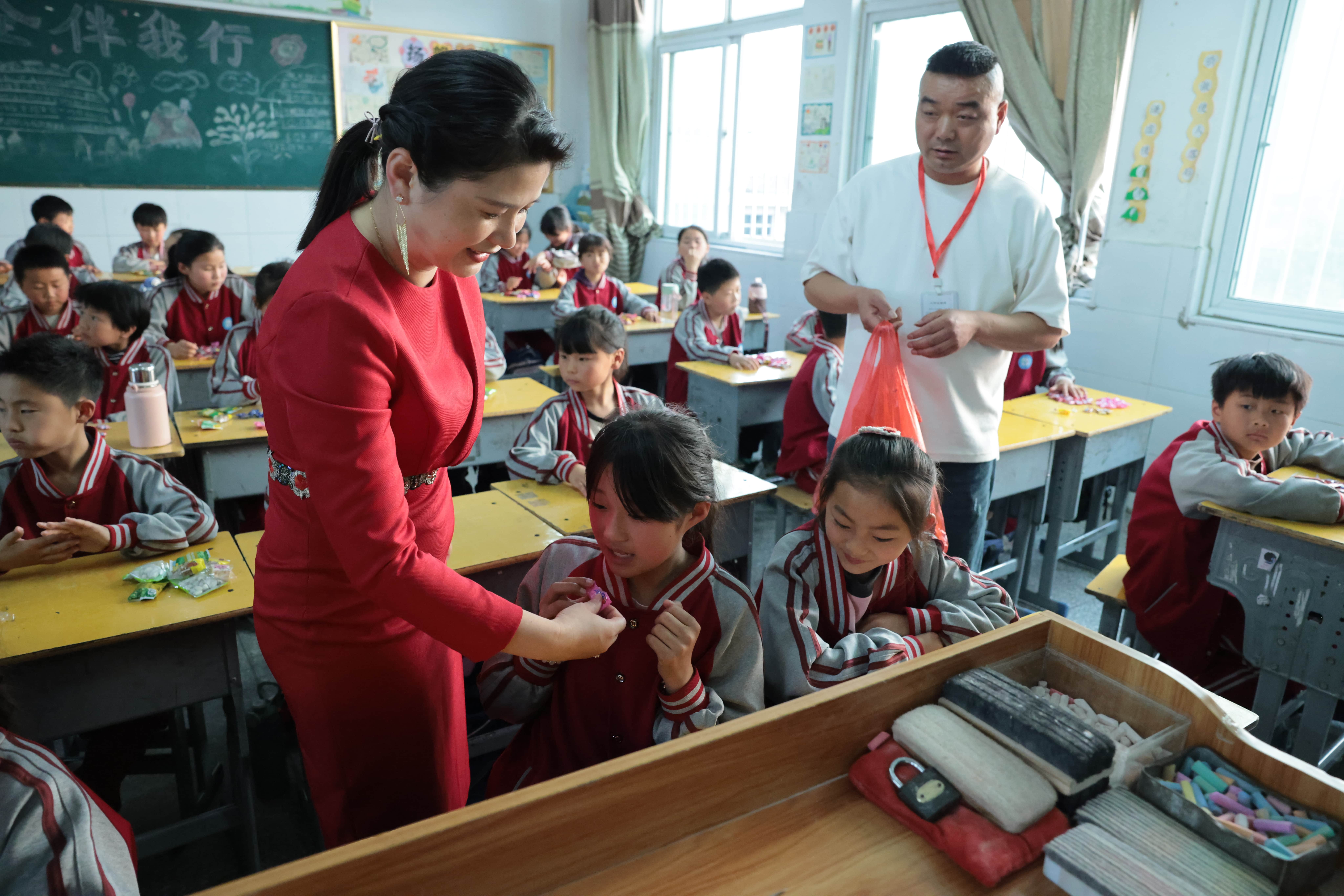 在爱意的“双向奔赴”中丨第249所多宝在线平台（中国）官网公益学校揭牌