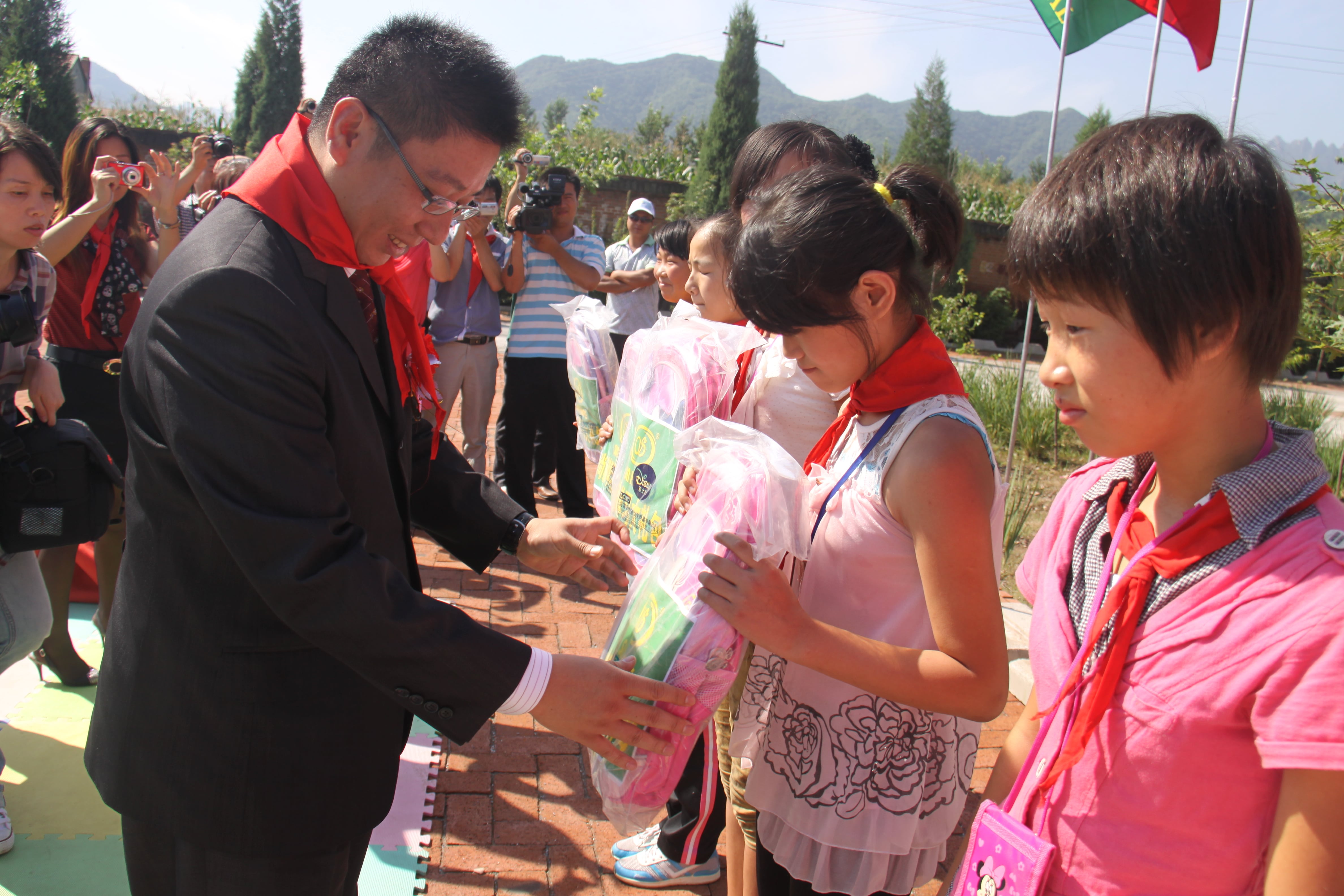 第17所 承德市乌龙矶多宝在线平台（中国）官网牛艳玲小学