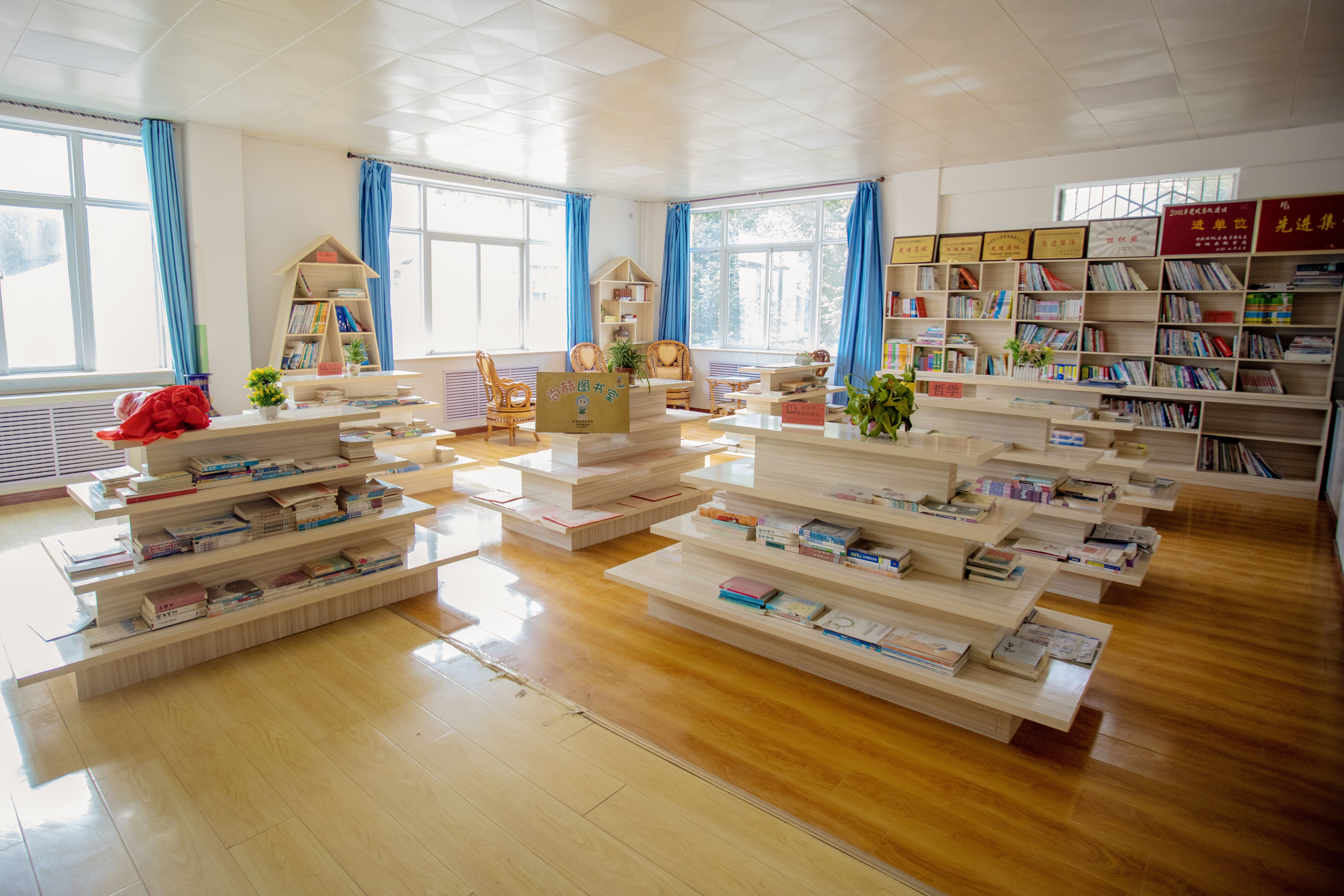 天津高校大学生记者走进多宝在线平台(中国)官网公益小学开展“书香悦读,筑梦成长”活动 天津高校大学生记者走进多宝在线平台(中国)官网公益小学开展“书香悦读,筑梦成长”活动